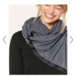 Lululemon houndstooth vinyasa scarf